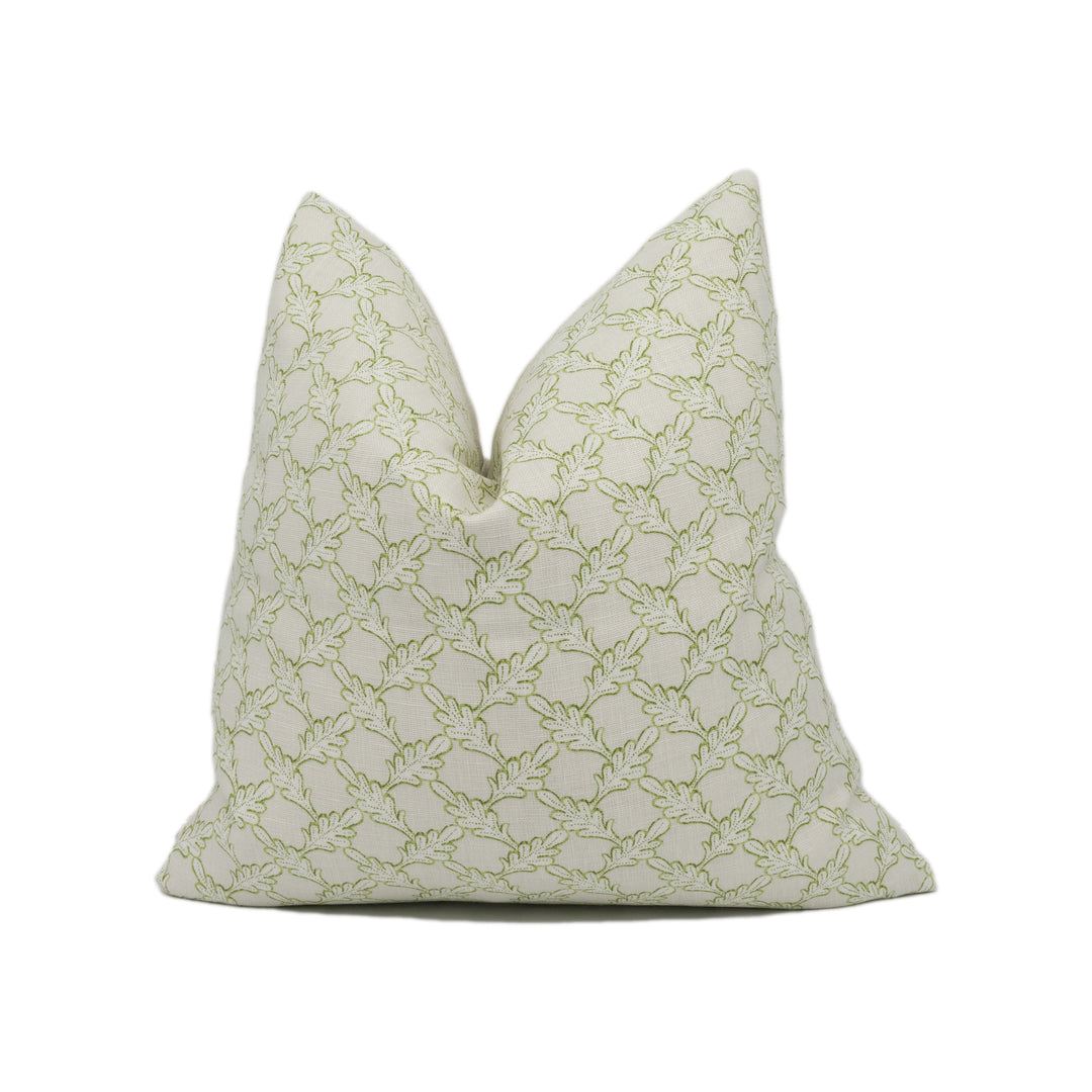 Colefax and Fowler Oaken Beige - Elegant Oak Leaf Motif