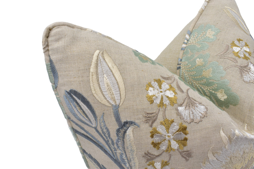 Colefax & Fowler – Dianthus – Beige – Cushion Cover – Embroidered Floral Luxe Pillow