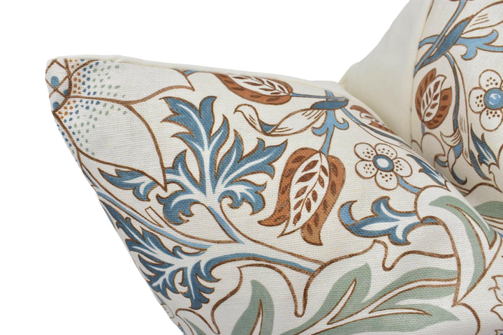 William Morris - Simply Severn - Bayleaf / Annatto - Elegant Acanthus Floral Damask Designer Cushion Cover - Luxury Throw Pillow - Handmade.